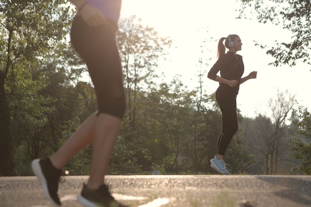 减肥慢跑时间，一次大概保持多久比较好